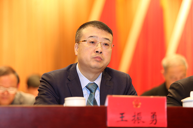 区九届人大二次会议第二次全体会议召开