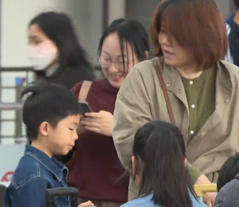 ������ˣ�˵�߾��ߣ�������վ��ǰ����������䱣��