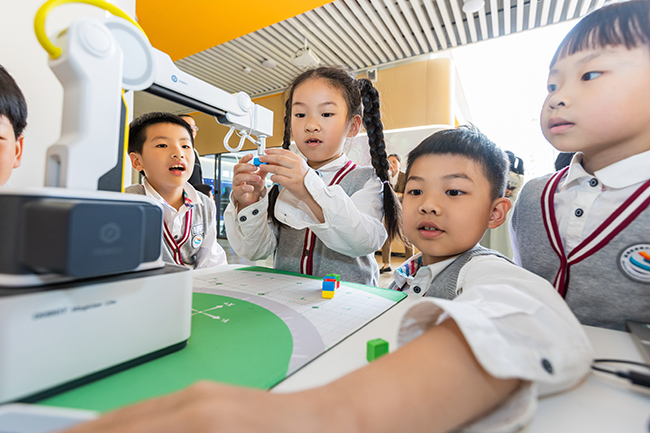 걺�5��ѧУ��ѡ��һ��������˹����ܿγ̡���ģ��Ӧ���Ե�У