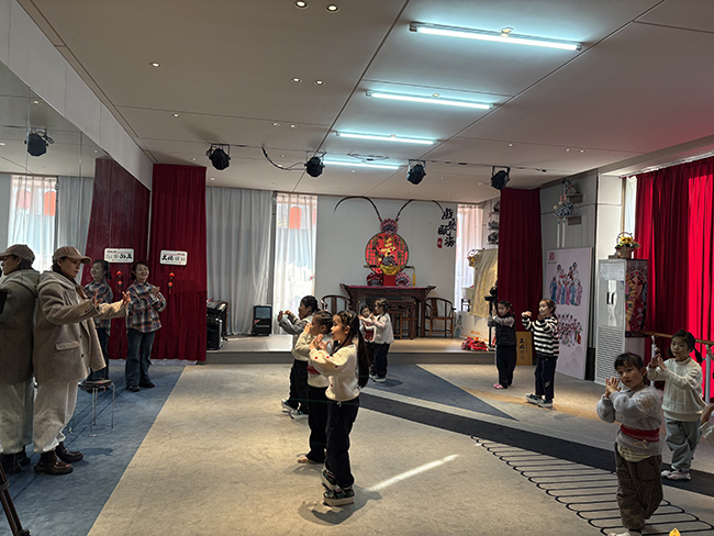 ͯ�������� 걺���С���񡱱�սԽ�紺��