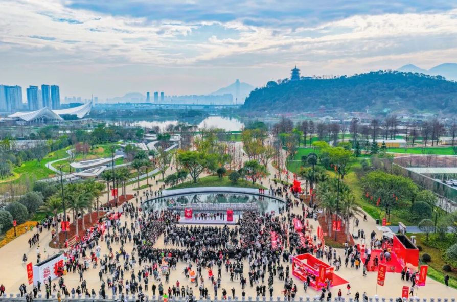 걺������ڵ�ӭ��143.4���˴�