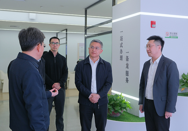 ���Ʒ����Ⱥ�����߲���֮��͸������⼯�����ι���