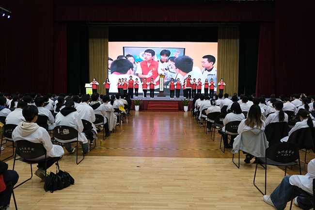 ����ʦ���¾���������ʦ�� ������ҽ�ƴ�ѧ������������߸ж�׷˼���߹ǻҹ黹��ʽ