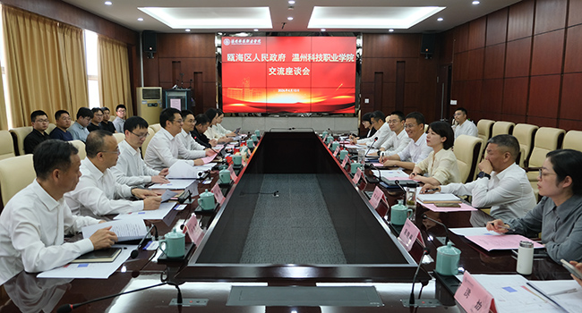 �У�غ������ٸ�������չ �����ٸ����ݿƼ�ְҵѧԺ�Խӹ���