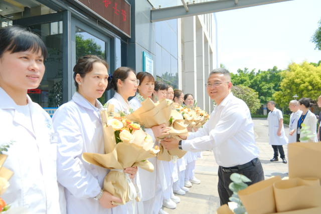 ���쵼��չ���ʻ�ʿ���߷�ο�ʻ