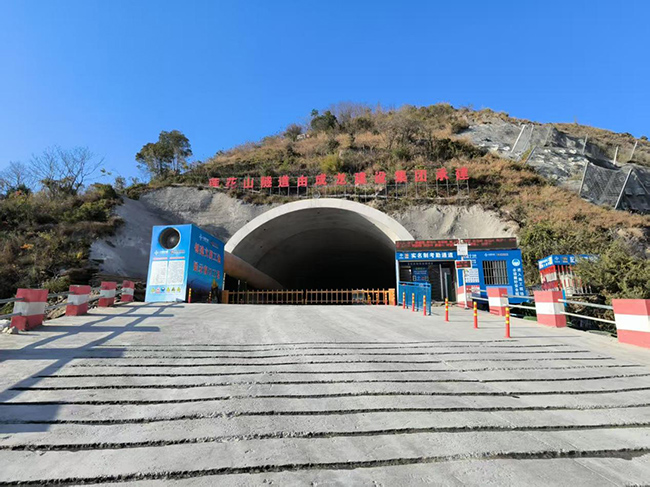�Խ�������·걺������һ������ͨ��